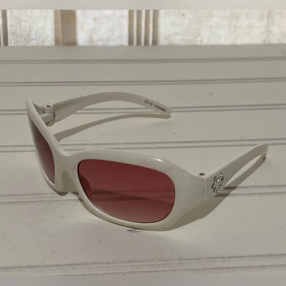 BABW Baby Sunglasses White Pink Heart Size Small‎ Fits 0-18 Months Infant Girl